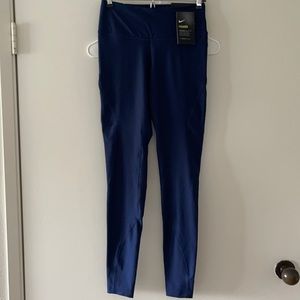 BRAND NEW Nike leggings